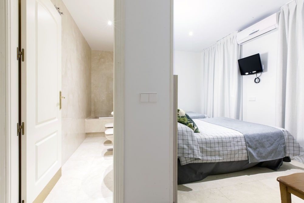 Hostal Castilla II - Puerta del Sol Double Room, 2 Twin Beds 35