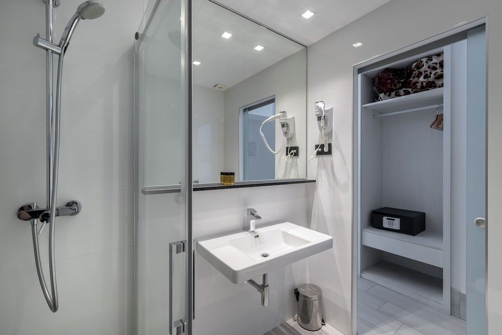 Hostal Castilla II - Puerta del Sol Family Room 4