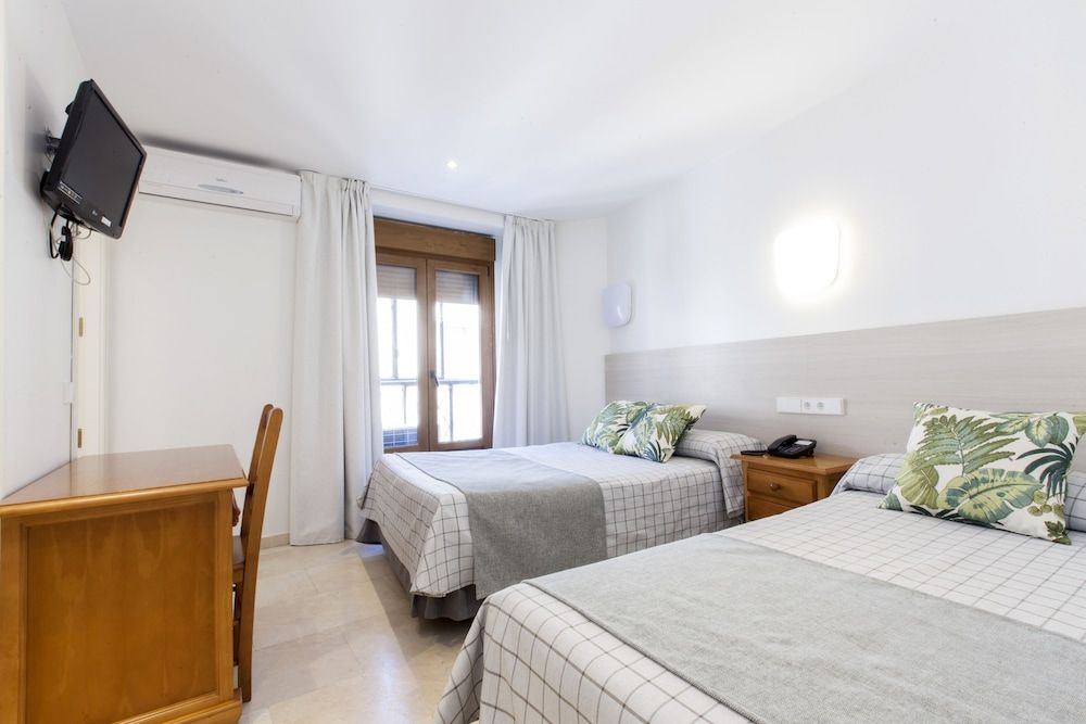 Hostal Castilla II - Puerta del Sol Double Room, 2 Twin Beds 7
