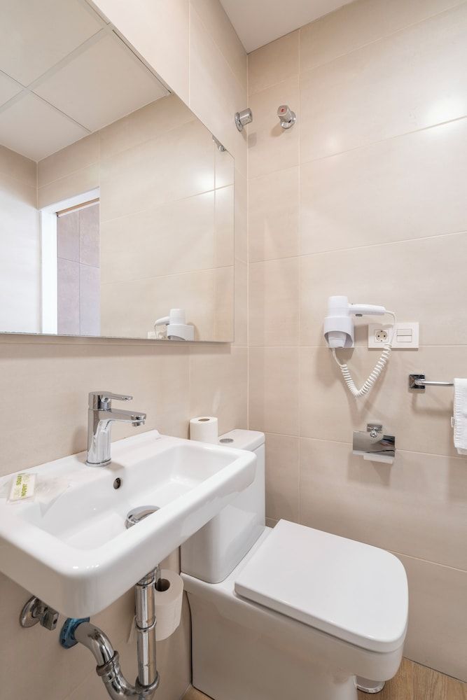 Hostal Pensimar Superior Twin Room 9