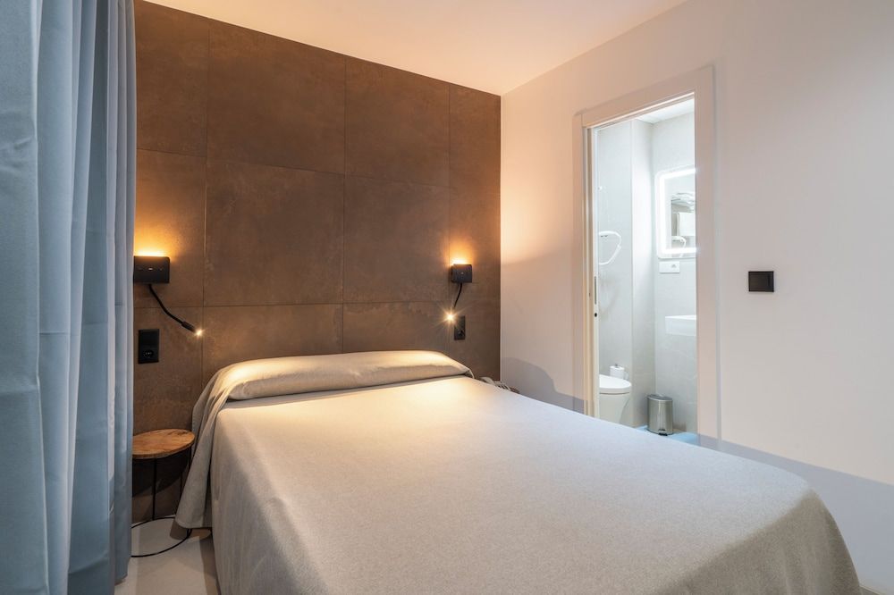 Hostal Pensimar Standard Double Room, 1 Double Bed 2