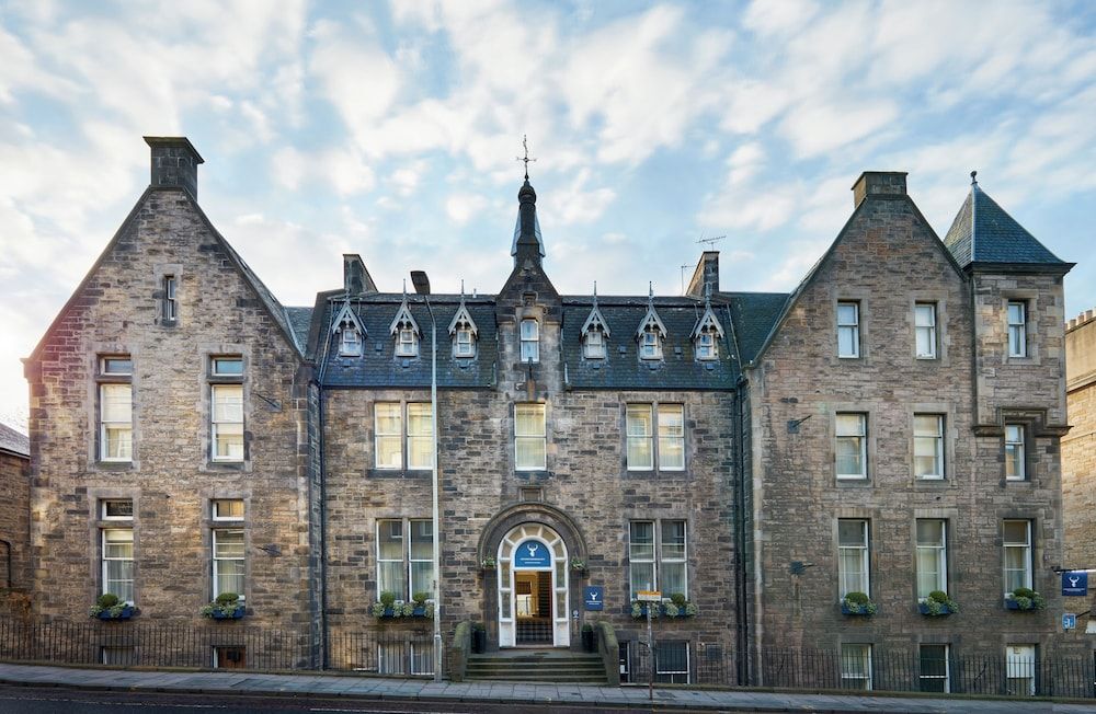 undefined Leonardo Edinburgh City 5