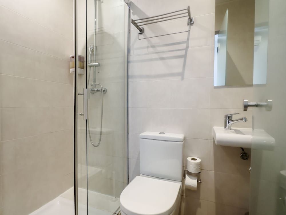 Som Nit Born Triple Room, Balcony 9