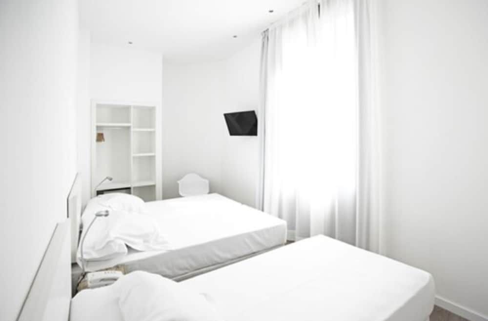 Som Nit Born Triple Room, Balcony 3