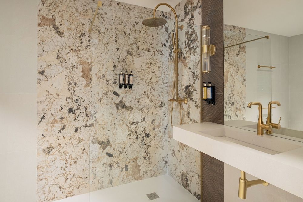 Eurostars Royal Tanau Deluxe Double Room, View (3 pax) 3