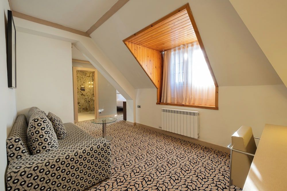 Eurostars Royal Tanau Deluxe Double Room, View (3 pax) 4