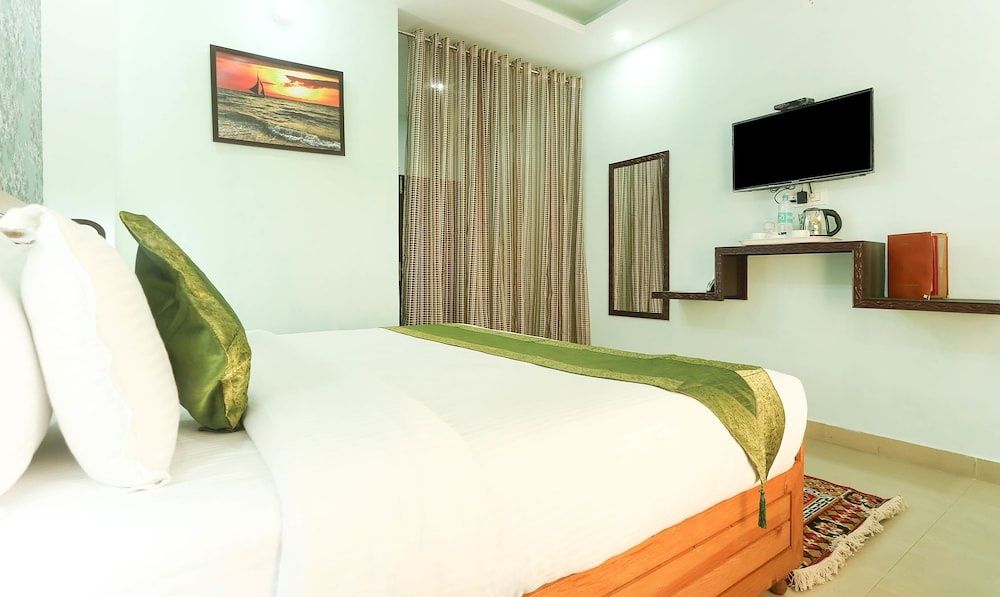 Treebo Roshan House With Valley View	 Standard Double Room 3