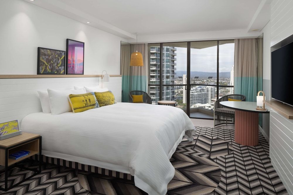 QT Gold Coast Double Room, City View 4