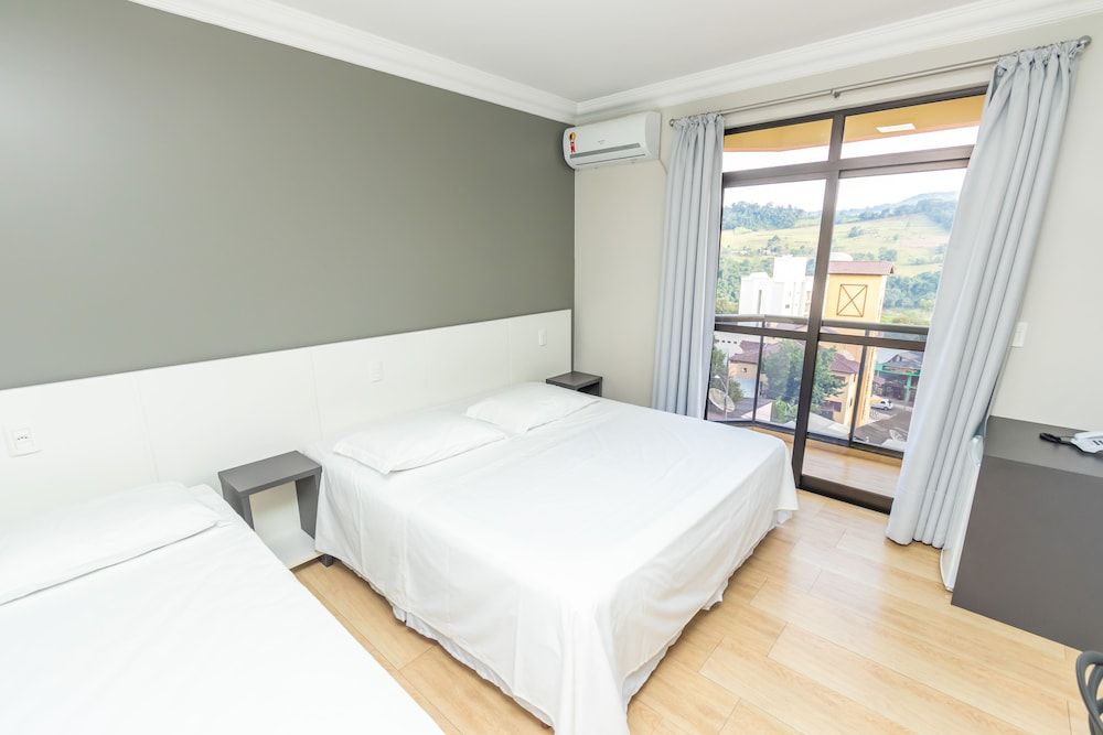 Comfort Room, Balcony