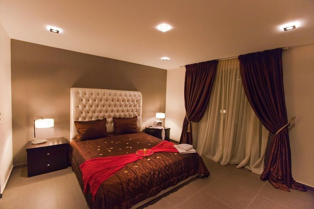 Luxury Villa, 5 Bedrooms, Beachside