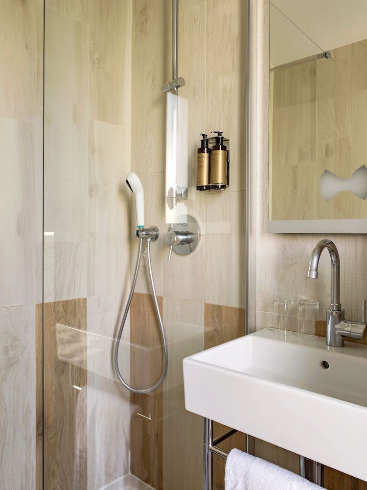 Hôtel Gaston Classic Double Room 8