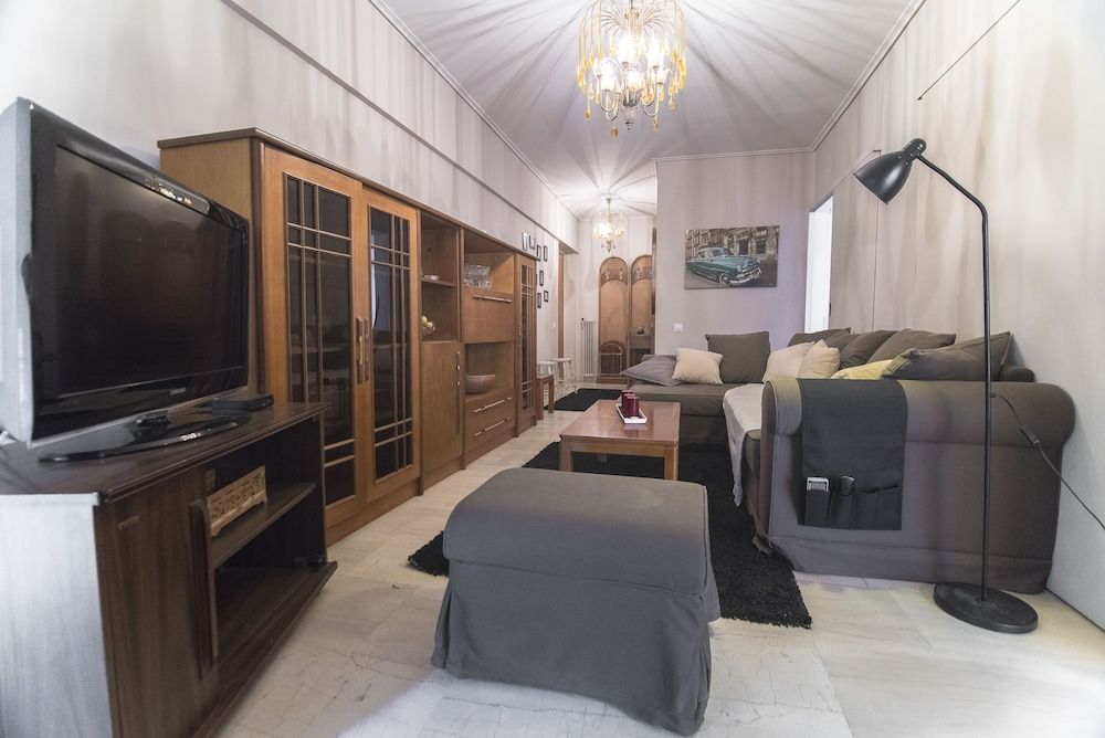 undefined Stunning Central Apartment 8