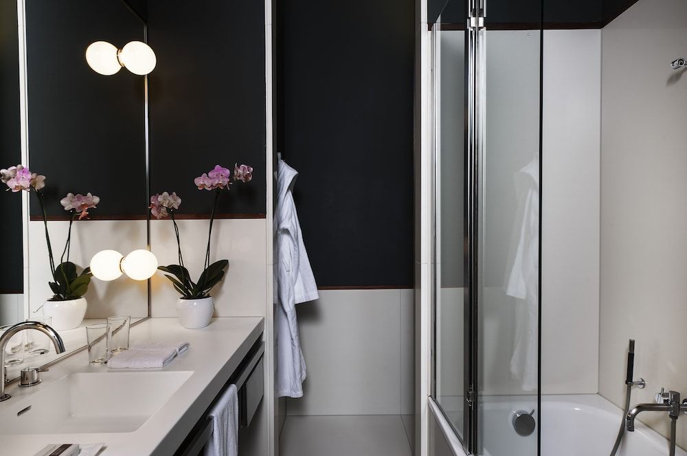 The Hotel Luzern, Autograph Collection Deluxe Studio, 1 King Bed, Park View 3