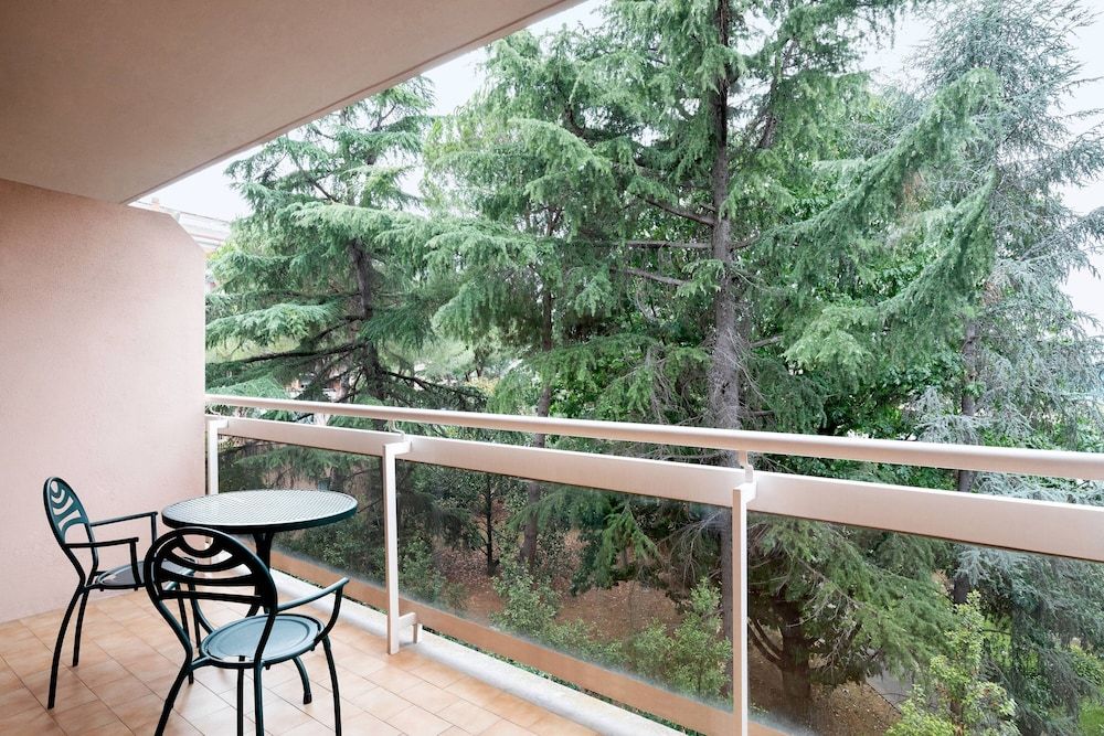 undefined Courtyard by Marriott Rome Central Park 10