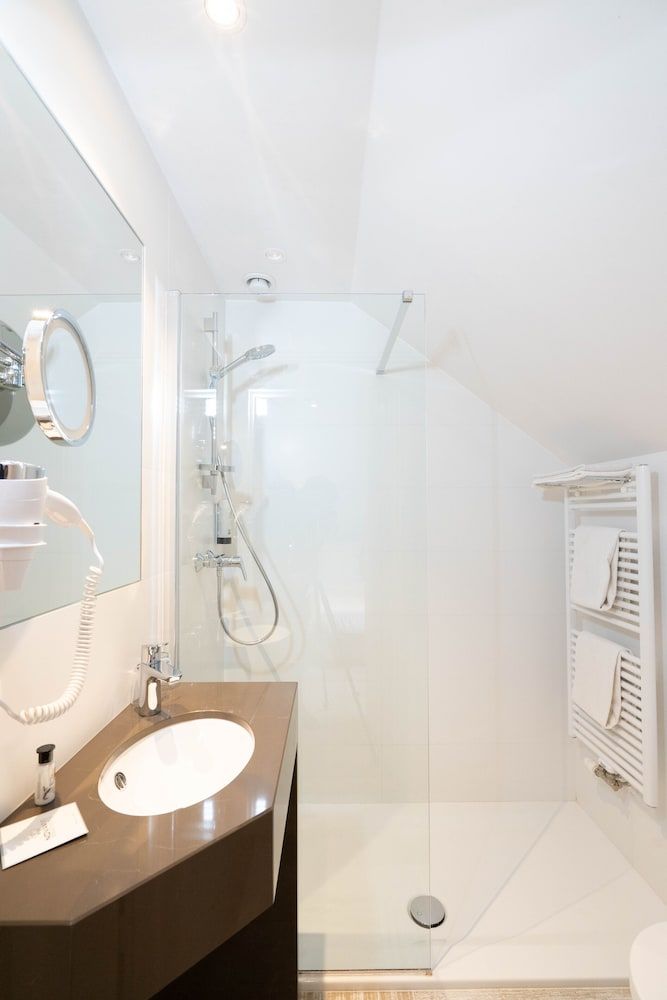 Hotel du Theatre Budget Double (Velux) 8