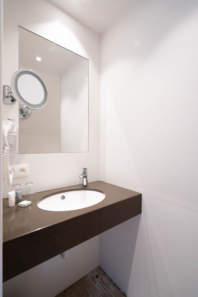 Hotel du Theatre Budget Double (Velux) 9