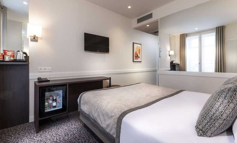 Hotel Elysées Céramic Standard Double Room 4