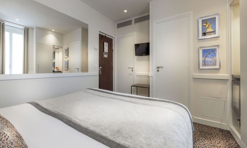 Hotel Elysées Céramic Standard Double Room 16