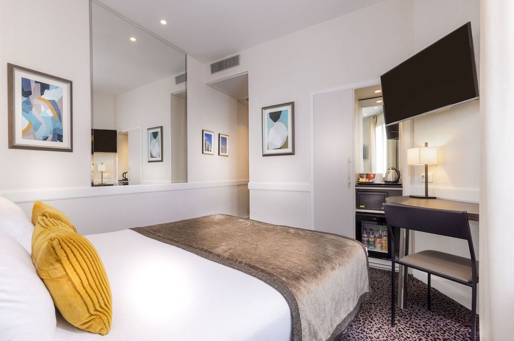 Hotel Elysées Céramic Standard Double Room 2