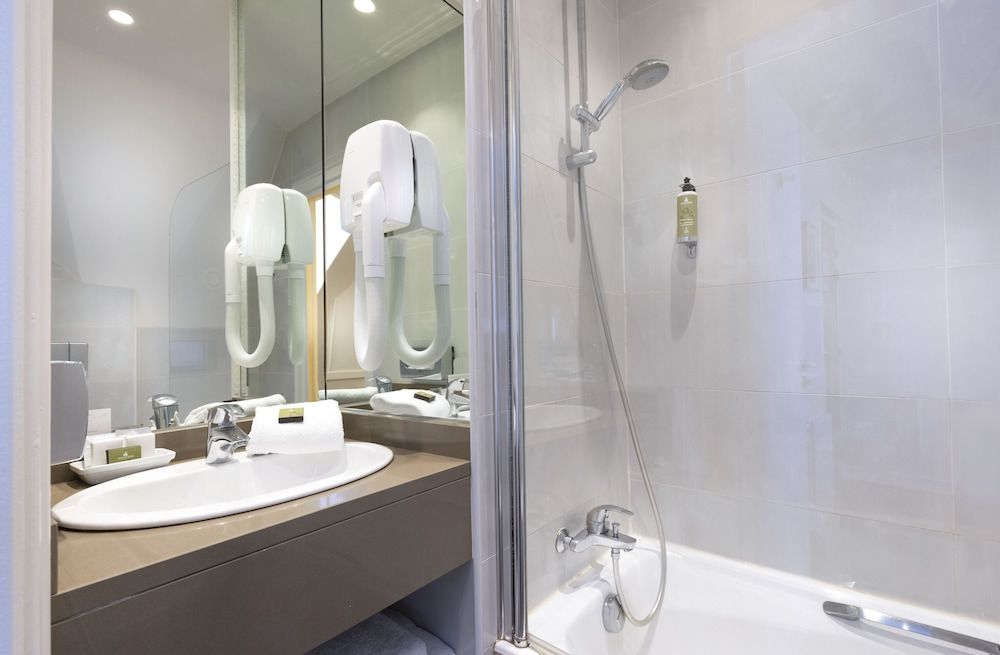 Hotel Elysées Céramic Standard Double Room 23