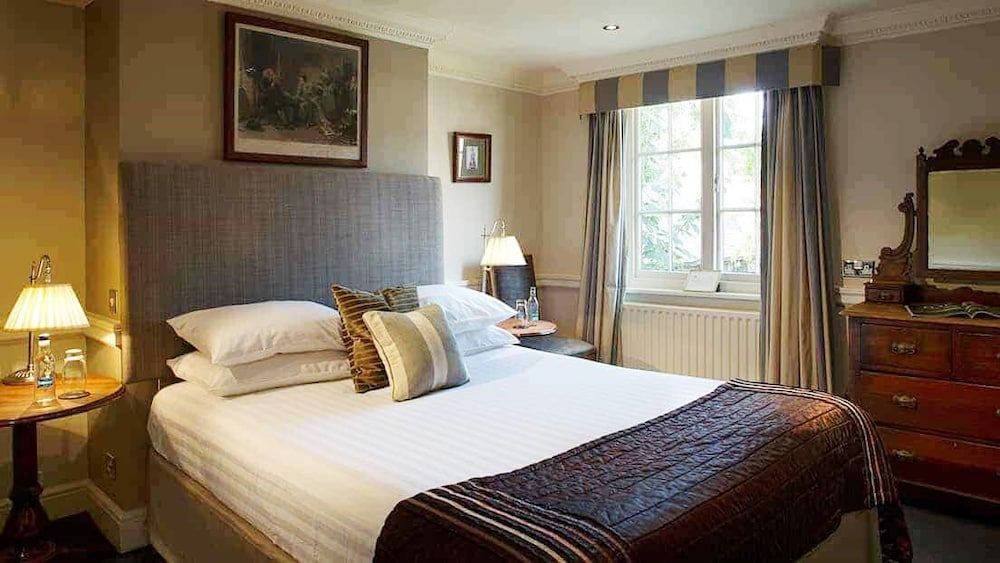 Double bed (mews)