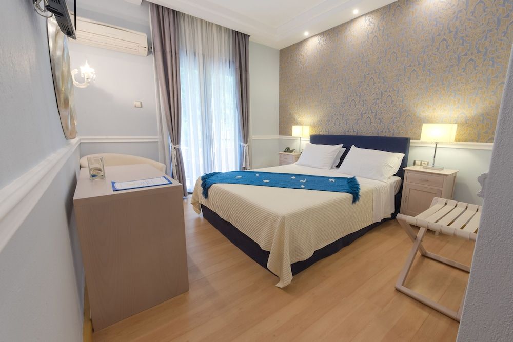 Standard Room, Partial Sea View