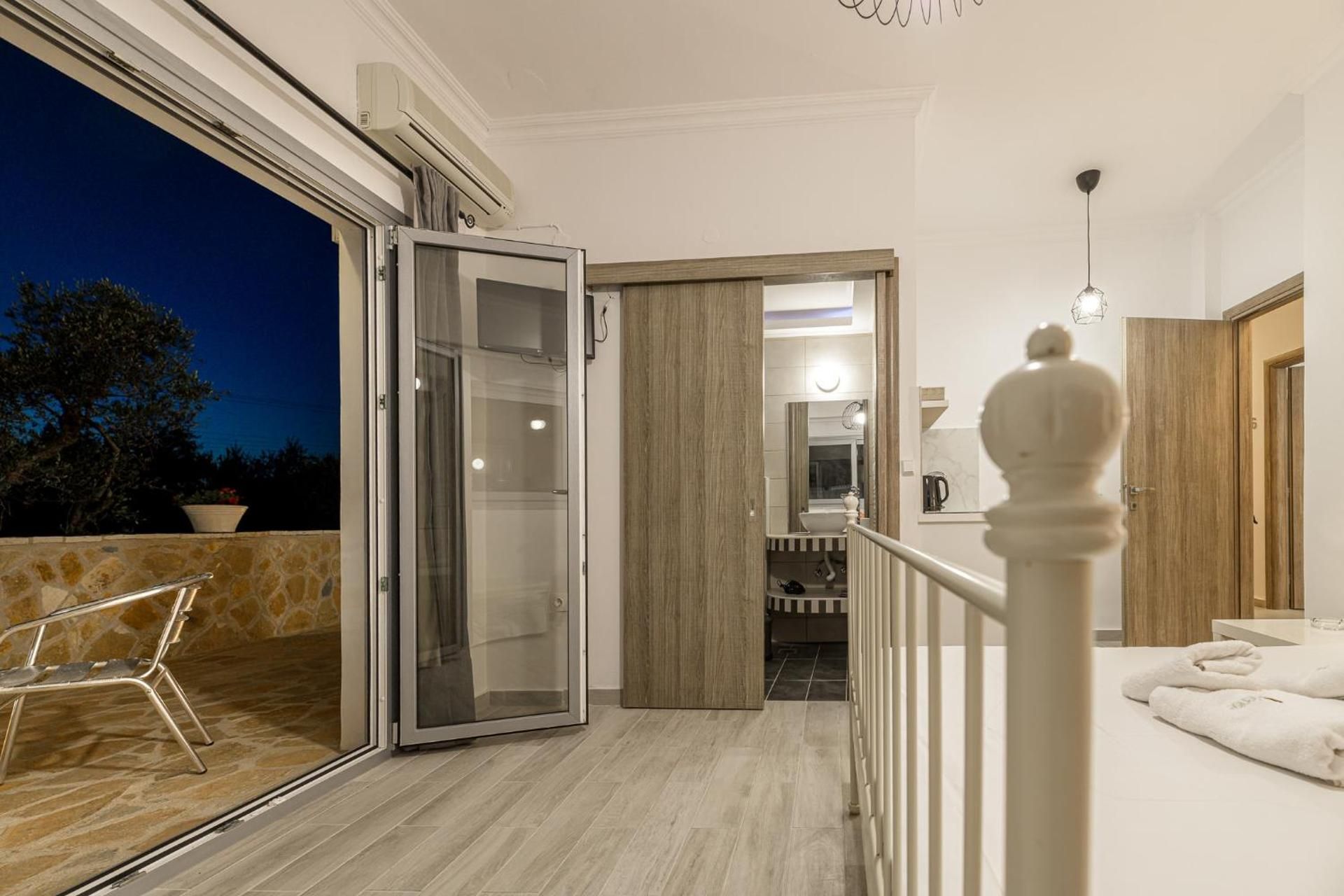 Triple Studio with Balcony or Terrace