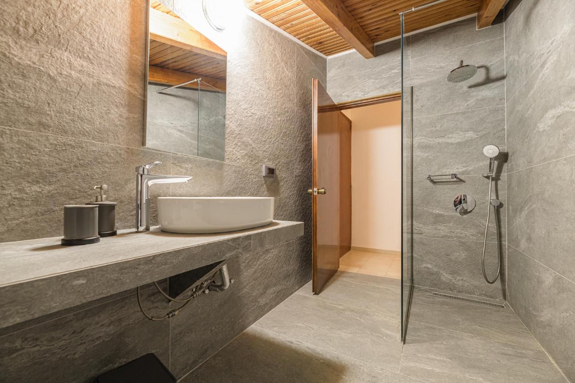 Three-Bedroom Apartment (8 Adults)