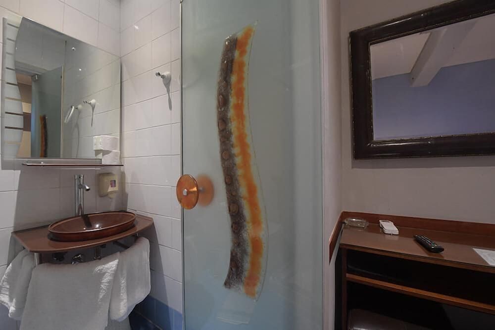 Ephira Hotel Single Room 8