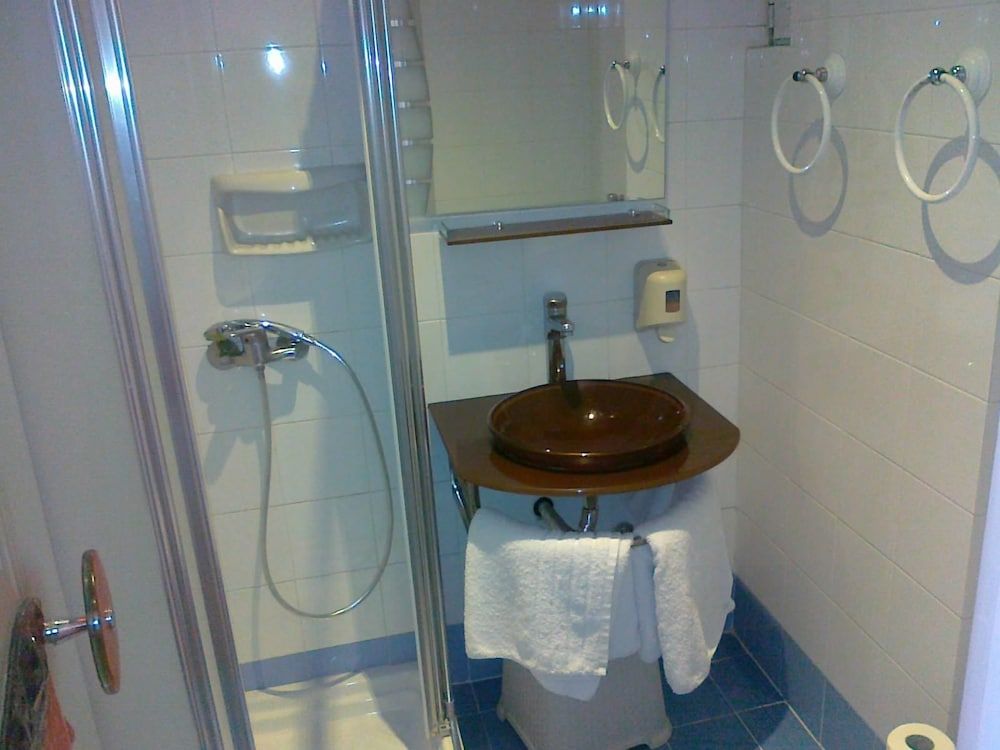 Ephira Hotel Single Room 6