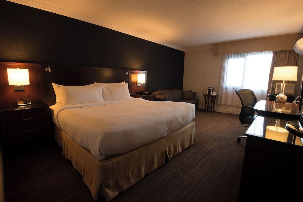 La Saguenéenne - Hôtel et Centre de Congrès Superior Room, 1 King Bed with Sofa bed 4