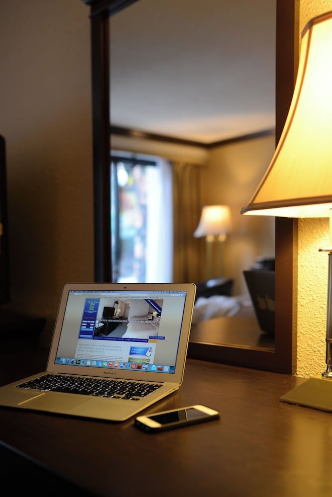 La Saguenéenne - Hôtel et Centre de Congrès Superior Room, 1 King Bed with Sofa bed 10