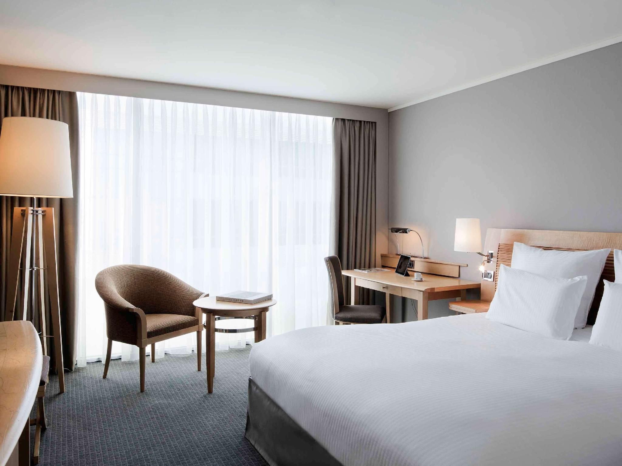 Pullman Paris Centre-Bercy CLASSIC ROOM, 1 King Size Bed, High Floor 2