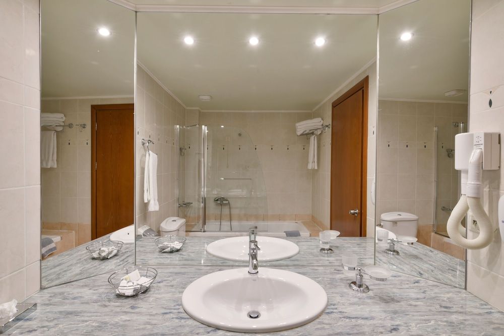 Nefeli Hotel Executive Triple Room, Partial Sea View 3