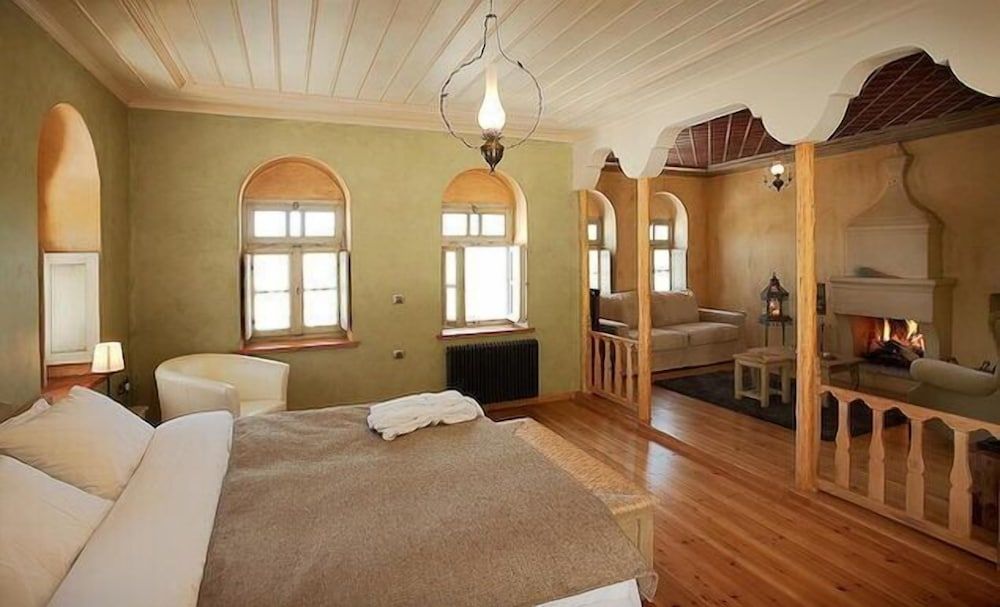 Artsistas Houses Suite, Balcony, Mountain View