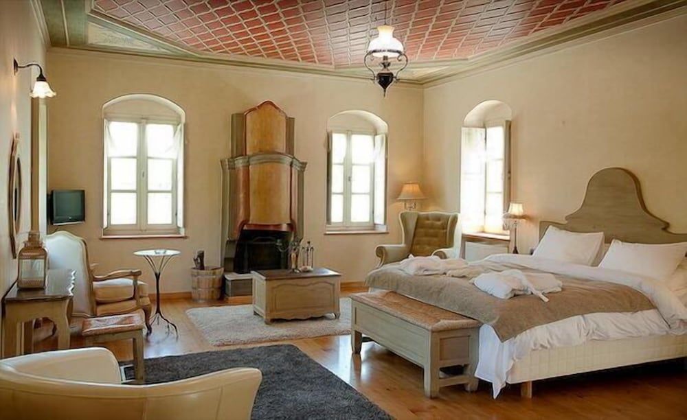 Artsistas Houses Suite, Balcony, Mountain View 2