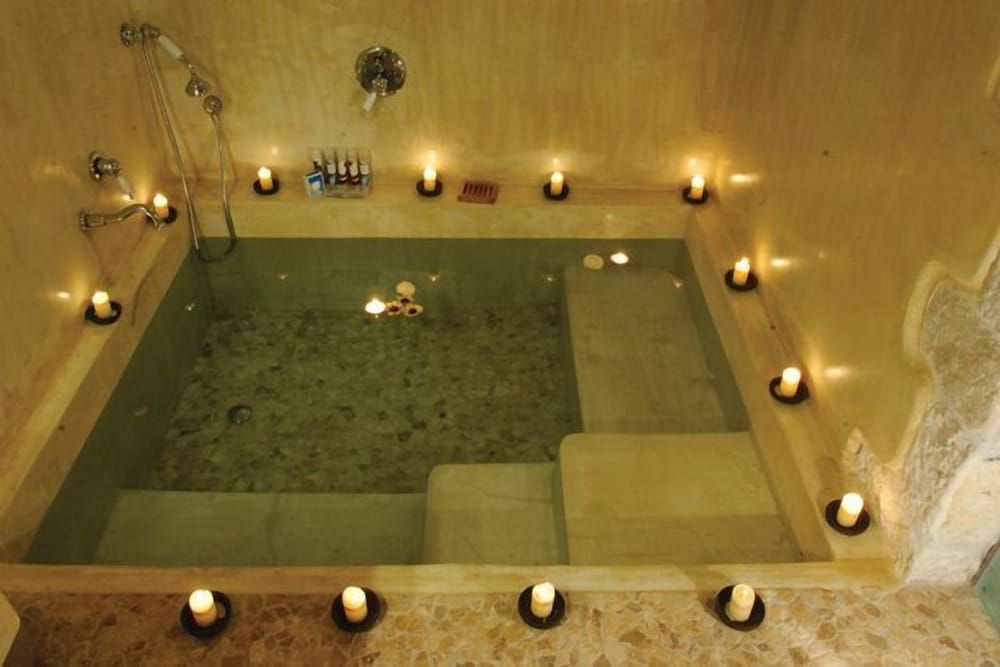 Deep Soaking Bathtub