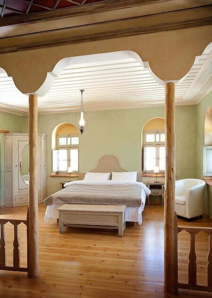 Artsistas Houses Suite, Balcony, Mountain View 3