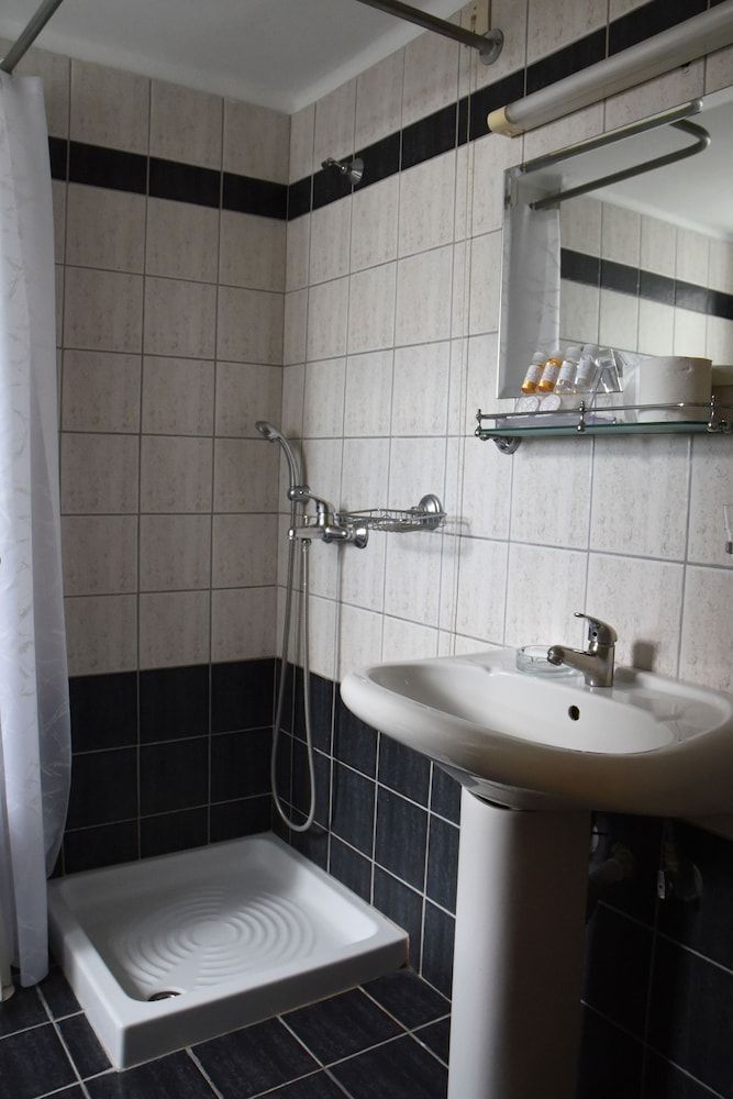 Achillion Hotel Triple Room 6