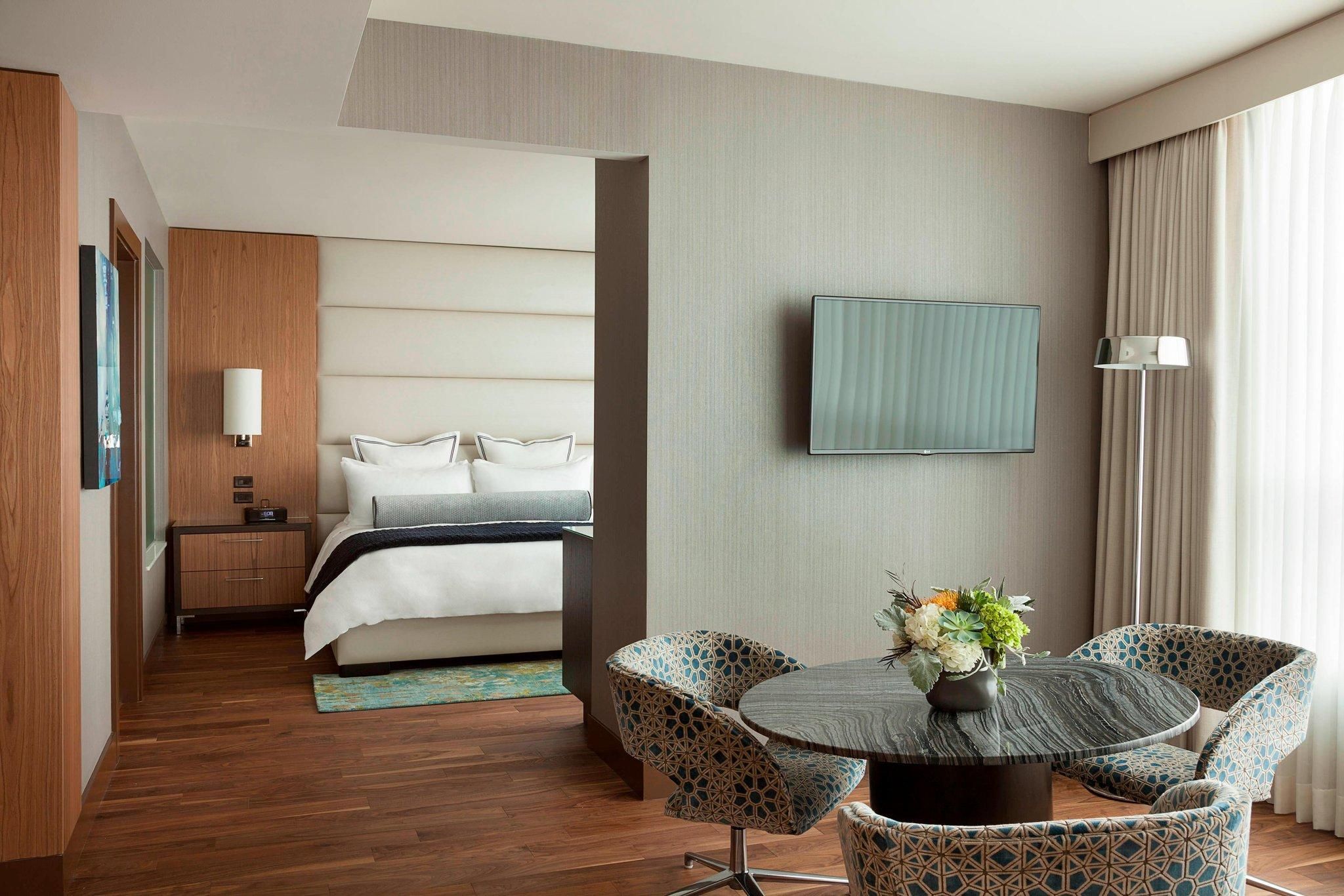 M, 1 Bedroom Suite, 1 King, Cityscape view, High floor