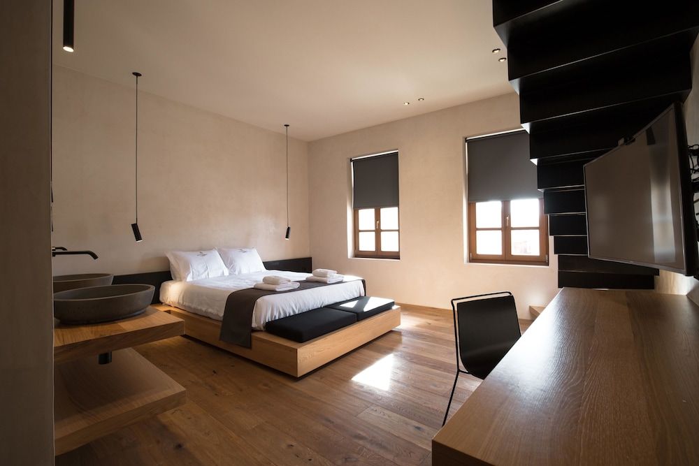 Penthouse suite with private terrace, hot tub and old town view