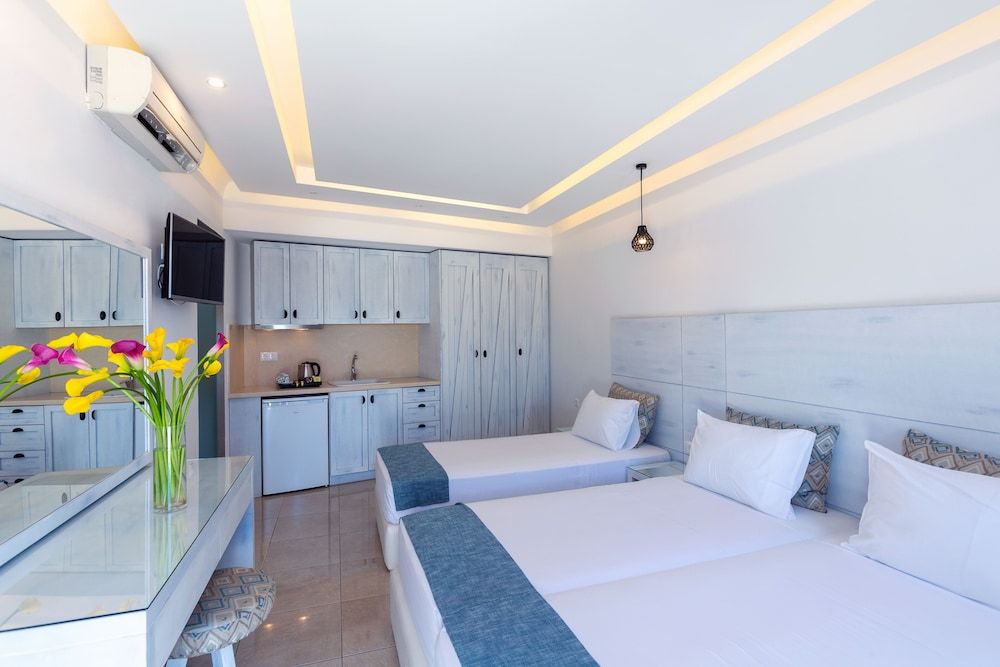 Triple Studio (Private Terrace, Outdoor Jacuzzi)