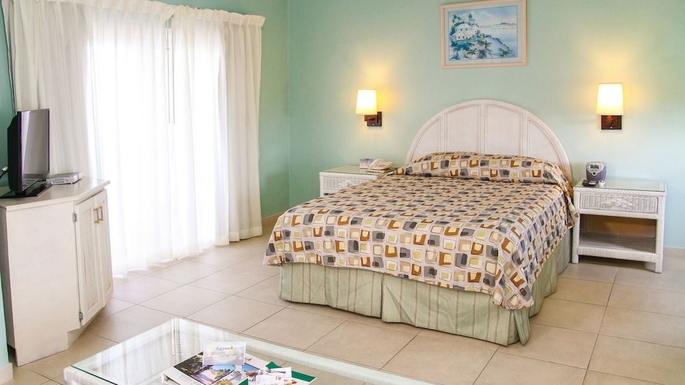 Standard Room, 1 Queen Bed, Non Smoking, Garden View