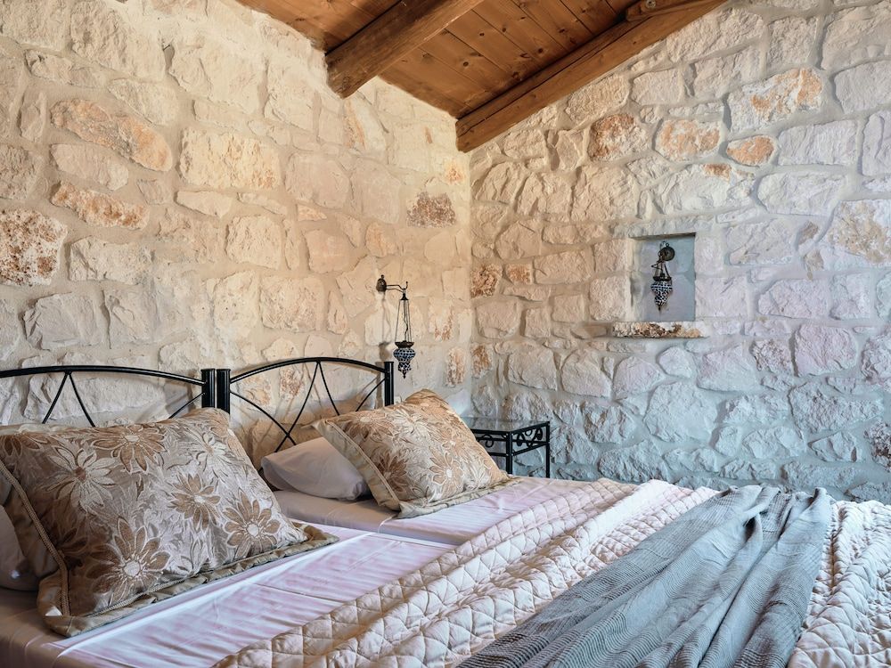 Three Bedroom Grand Suite with Sea View - Split Level