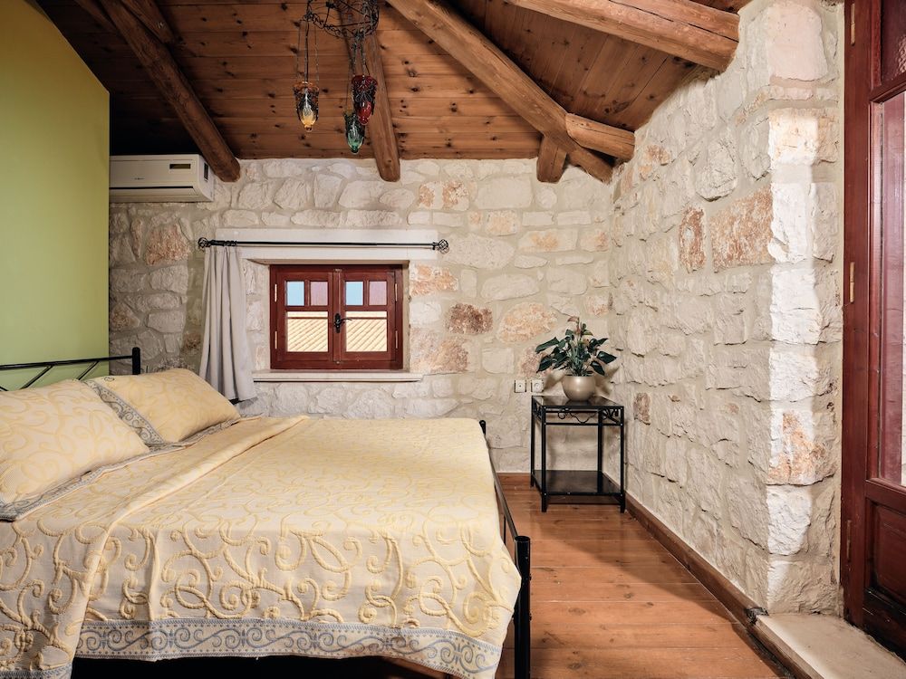 Three Bedroom Grand Suite with Sea View - Split Level