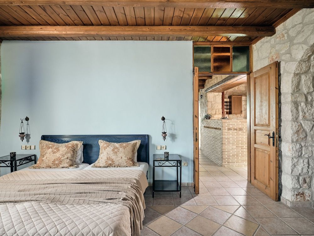 Three Bedroom Master Suite with Sea View - Split Level