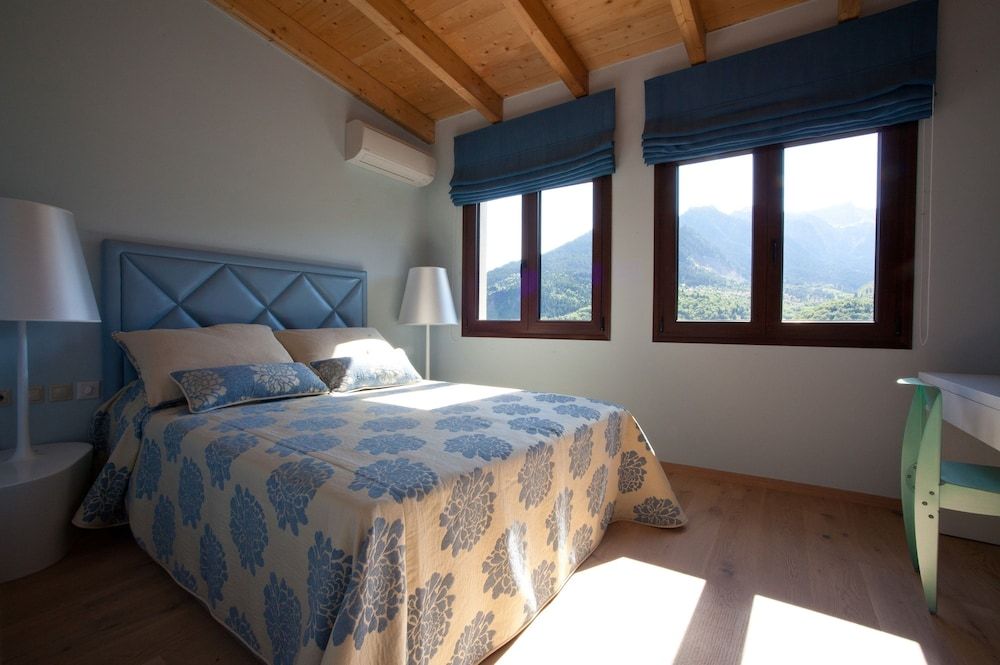 Deluxe Suite, Fireplace (Forest View)