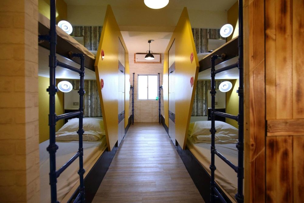 Hive Backpackers
