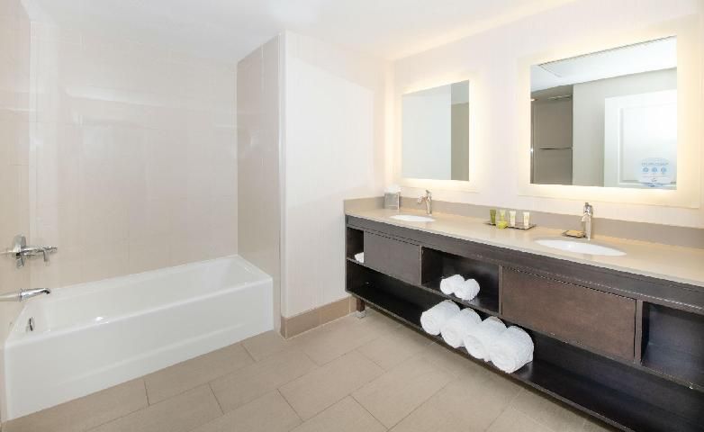 1 King Bed Hearing Accessible