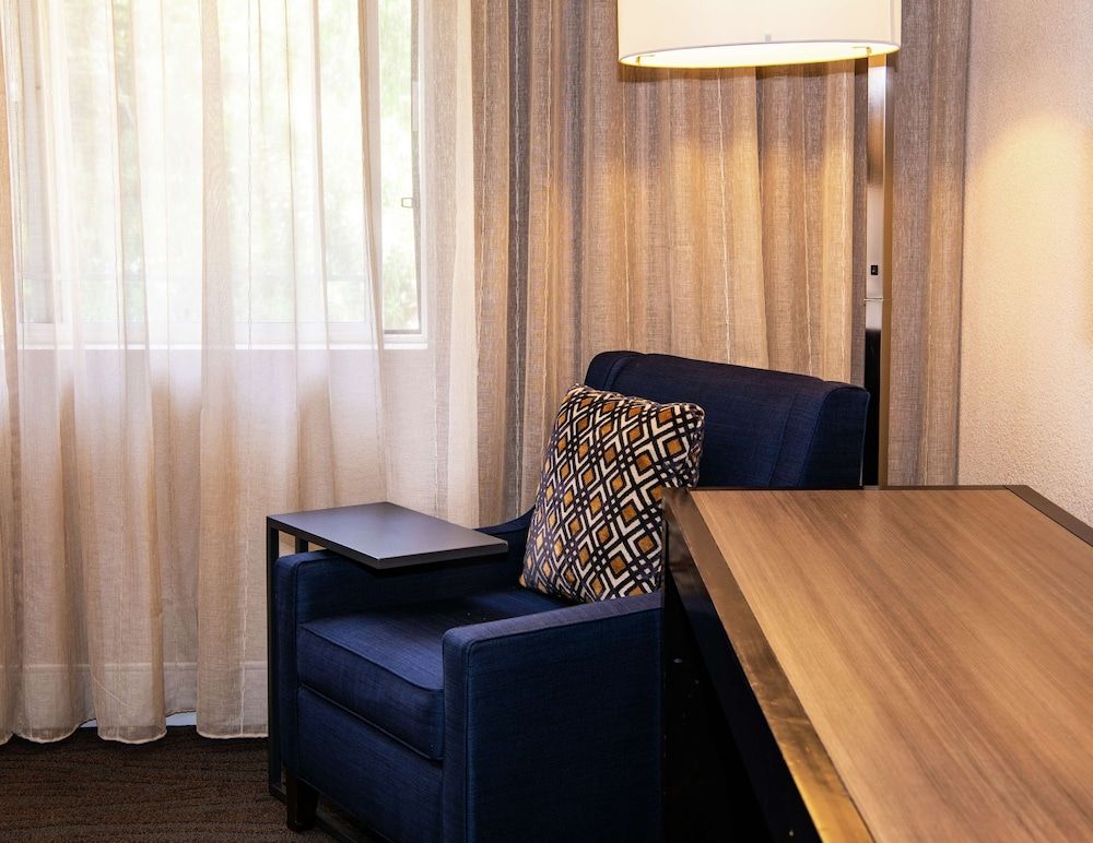 Hilton Santa Cruz/Scotts Valley Room, 2 Queen Beds 7